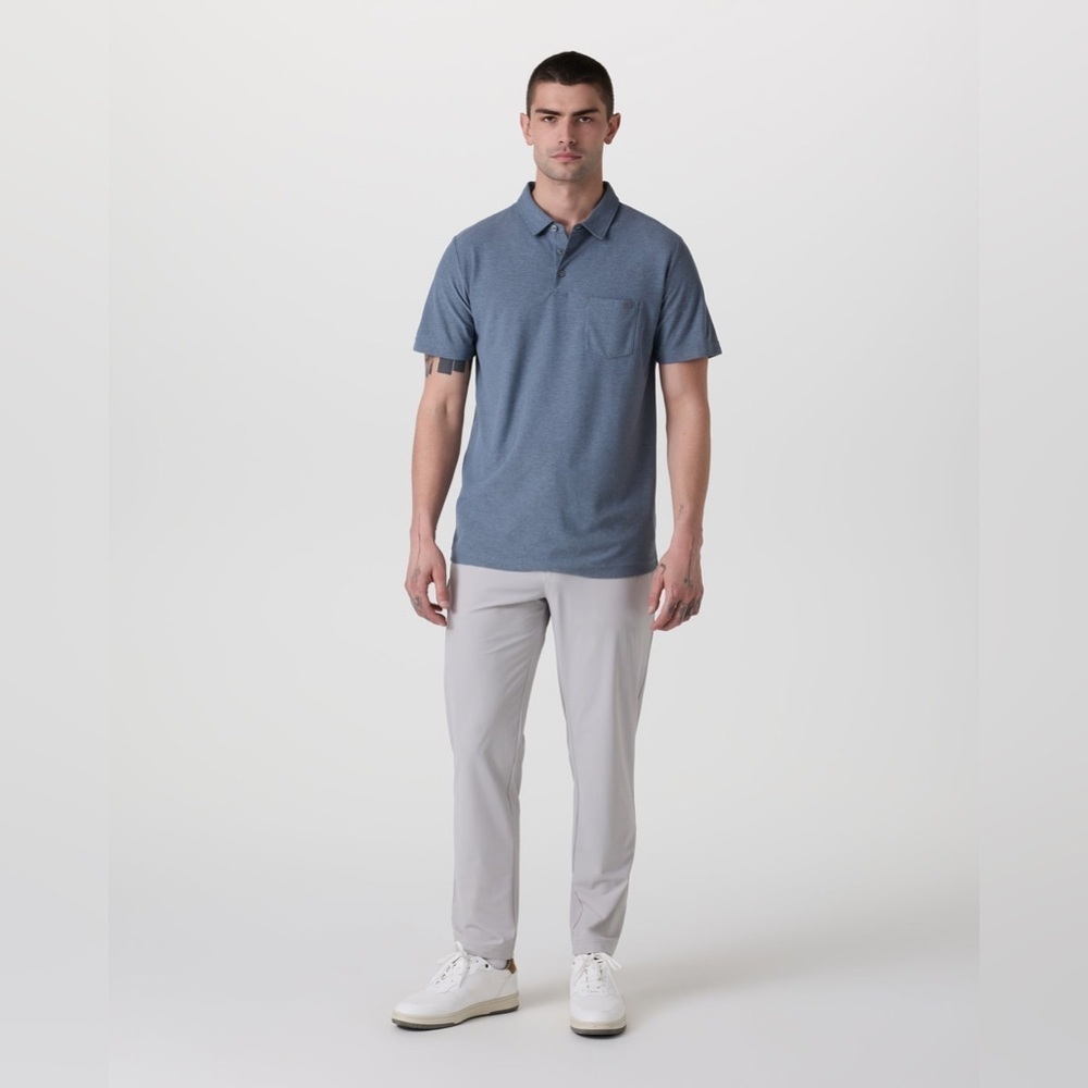 Vuori Fleet Chino Pant Athletic Slim in color Fog